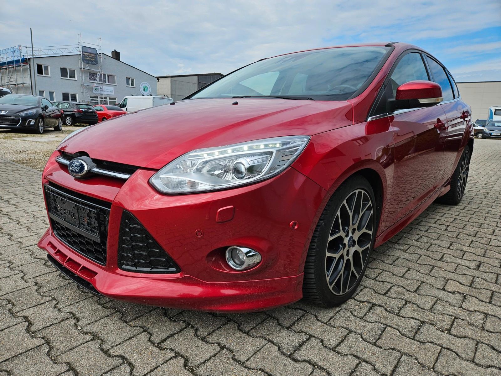 Ford Focus Lim. Titanium - Navi - TOP