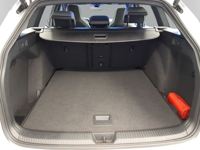 Fahrzeugabbildung Volkswagen Golf VIII Variant 2.0TDI R-Line BlackStyle Pano