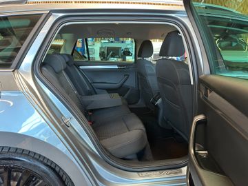 Skoda Superb Combi Style *BiXenon*Navi*AHK*