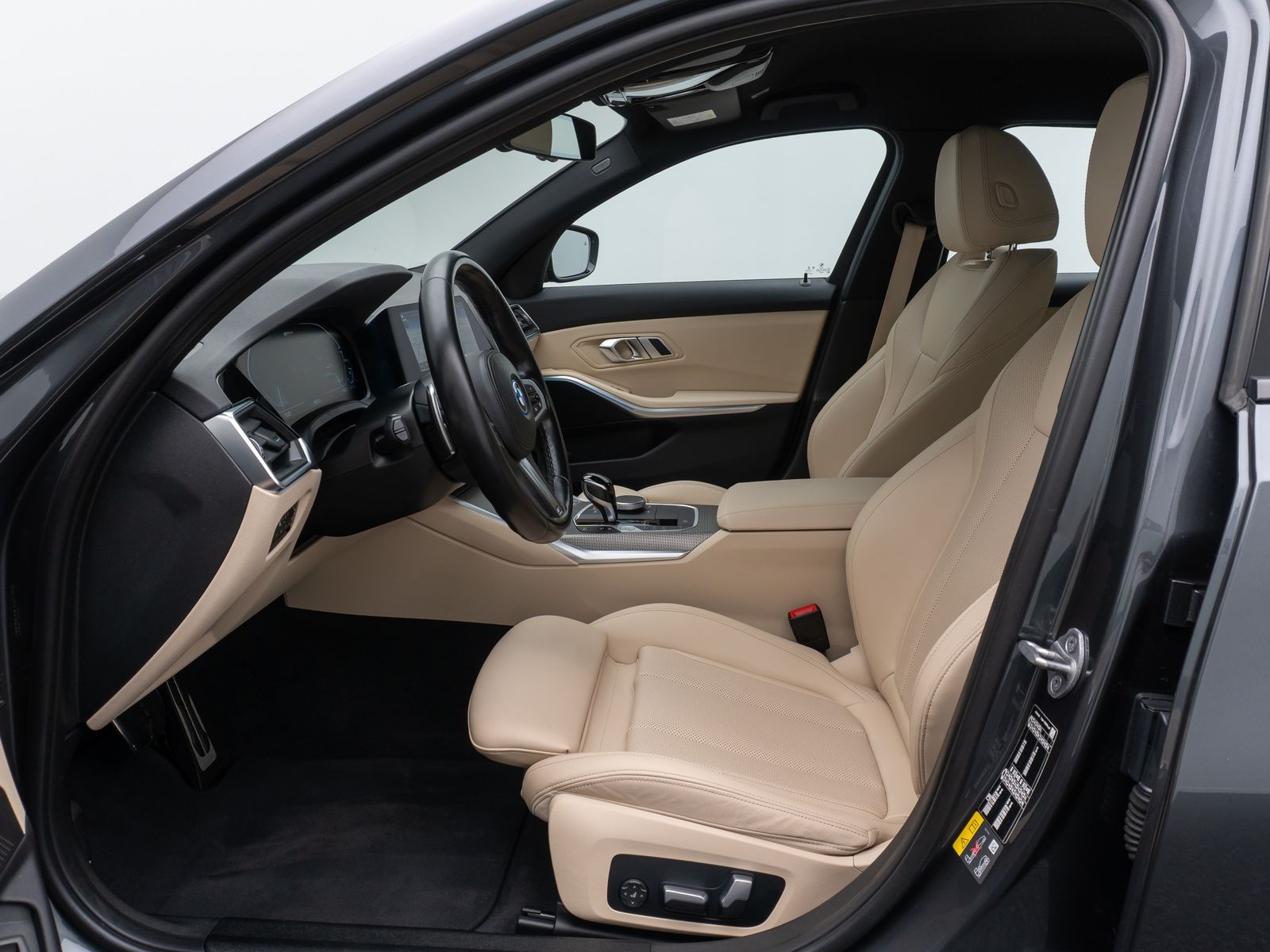 Fahrzeugabbildung BMW 330e xD M Sport DAB Memory AHK HUD Individual