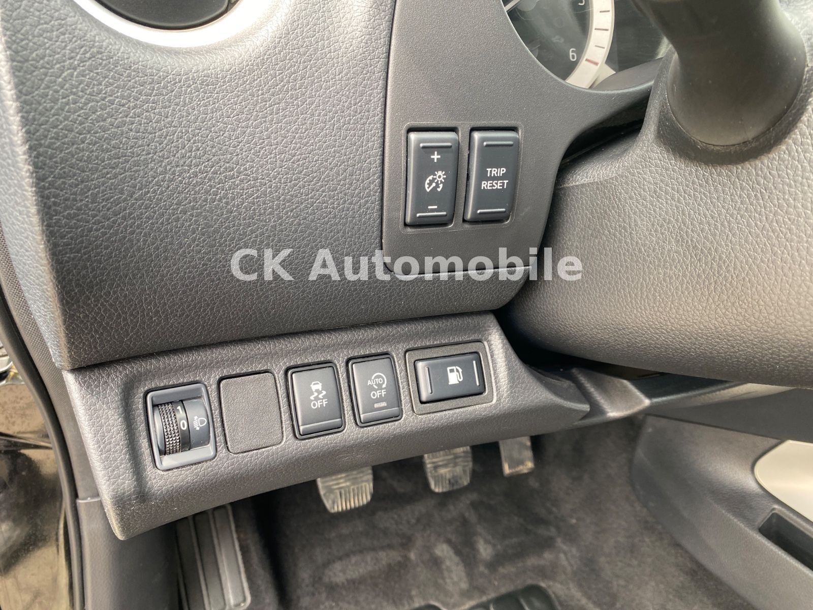 Fahrzeugabbildung Nissan Navara NP300 Acenta King Cab 4x4/AHK 3500 KG