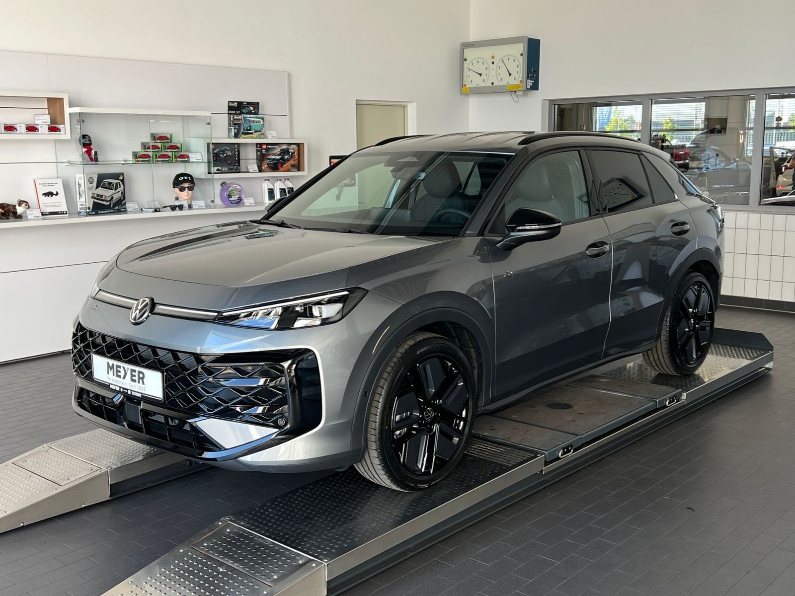 Fahrzeugabbildung Volkswagen T-Roc R-Line 1.5 eTSI DSG *BlackStyle,IQ-Light,N
