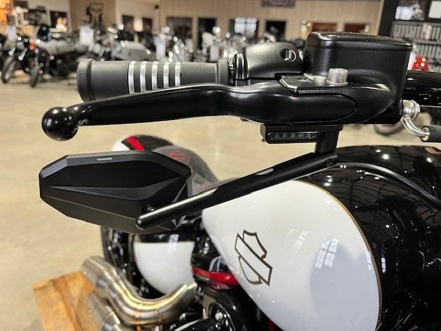 Fahrzeugabbildung Harley-Davidson FXBRS Breakout 117cui CVO UmbauUmbau