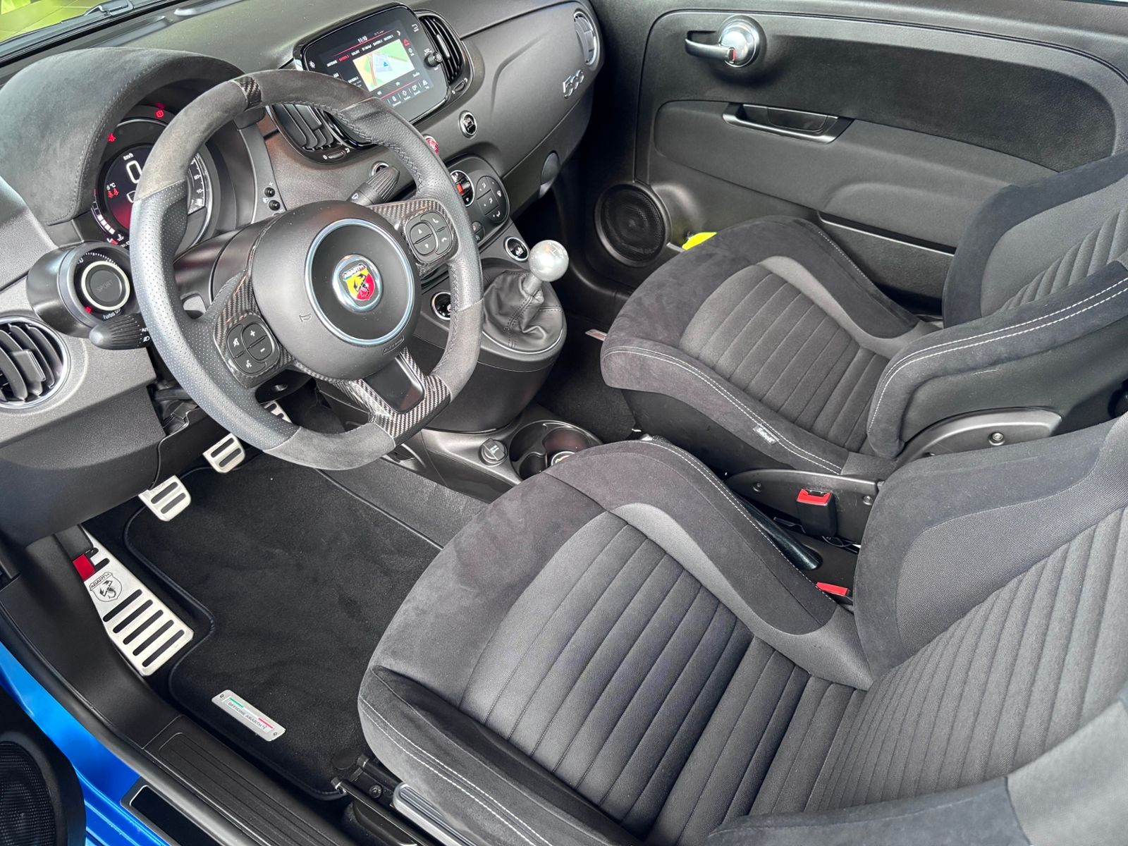 Fahrzeugabbildung Abarth 695 C   BEATS NAVI 17"