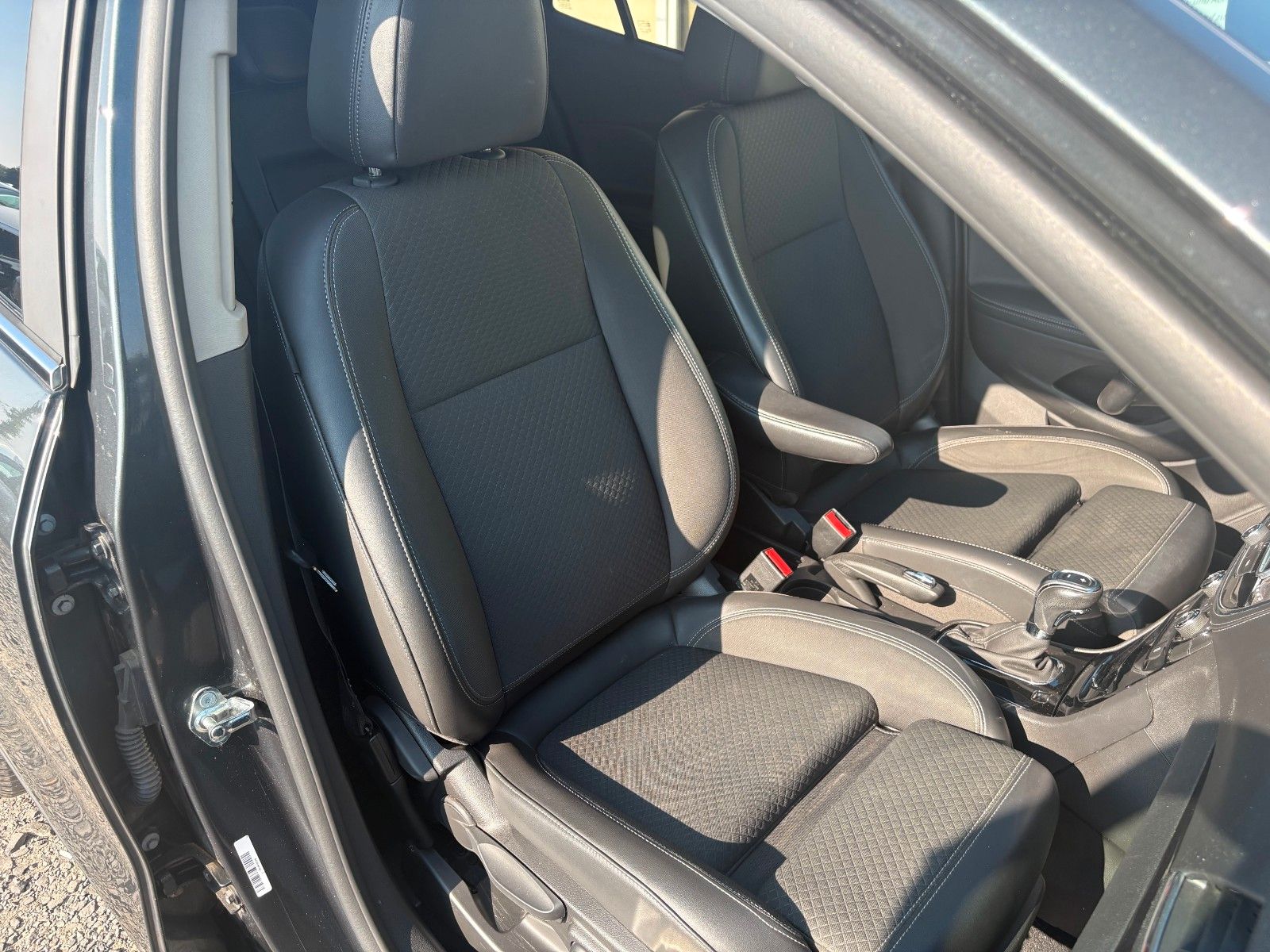Fahrzeugabbildung Opel Mokka X 1.4 Innovation Aut. Navi LED SPORTSITZE