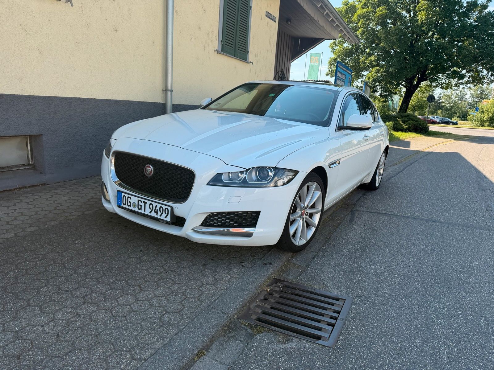 JAGUAR XF