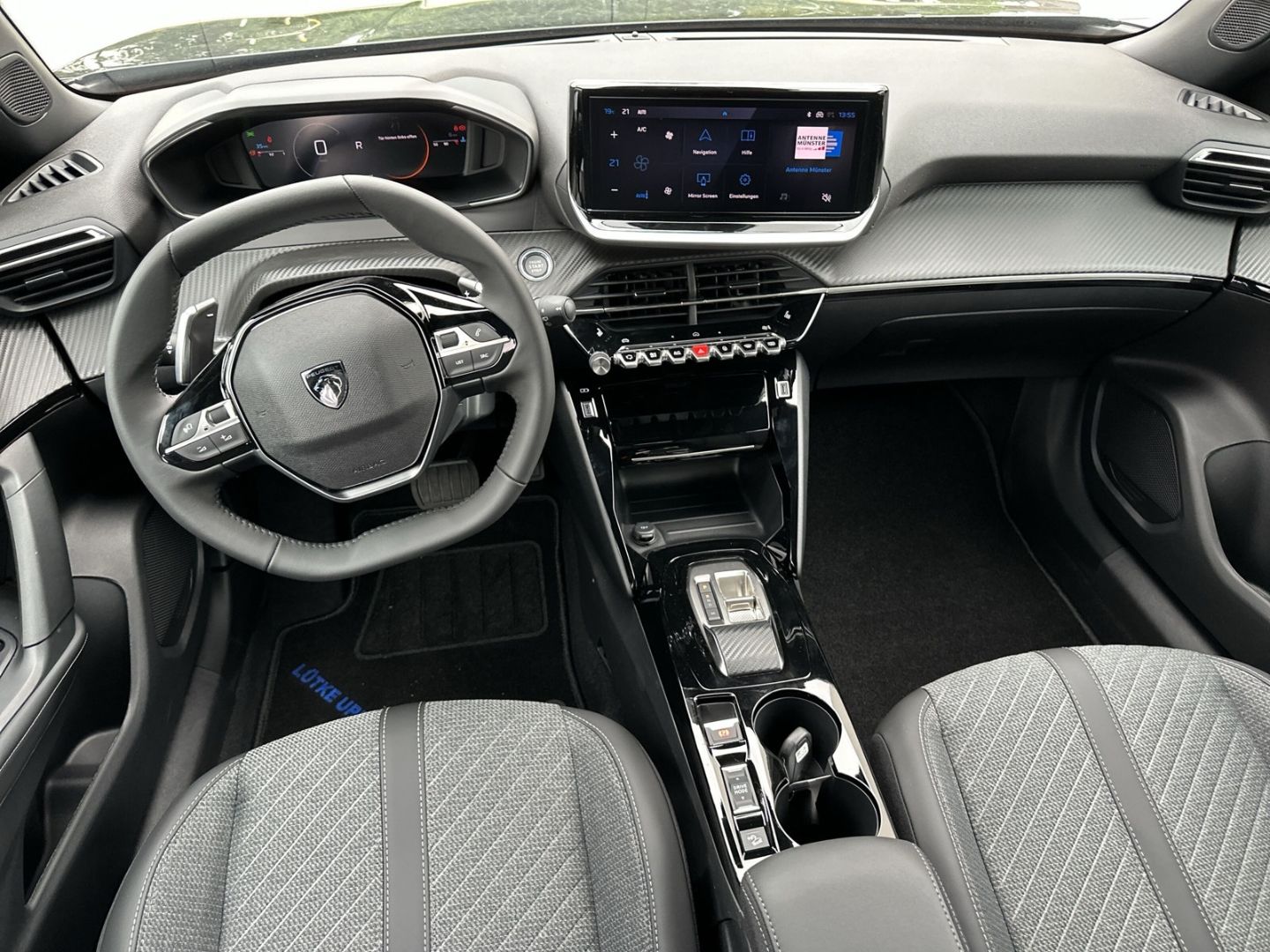 Fahrzeugabbildung Peugeot 2008 ALLURE HYBRID 145 e-DSC6 Navi LED ACC SHZ