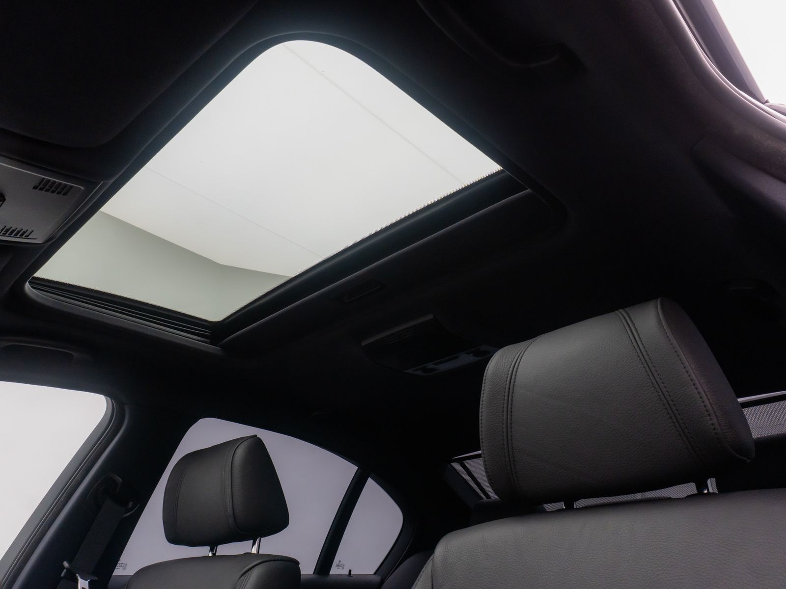 Fahrzeugabbildung BMW 335i M Sport NaviProf Xenon GSD HiFi TV Komfort