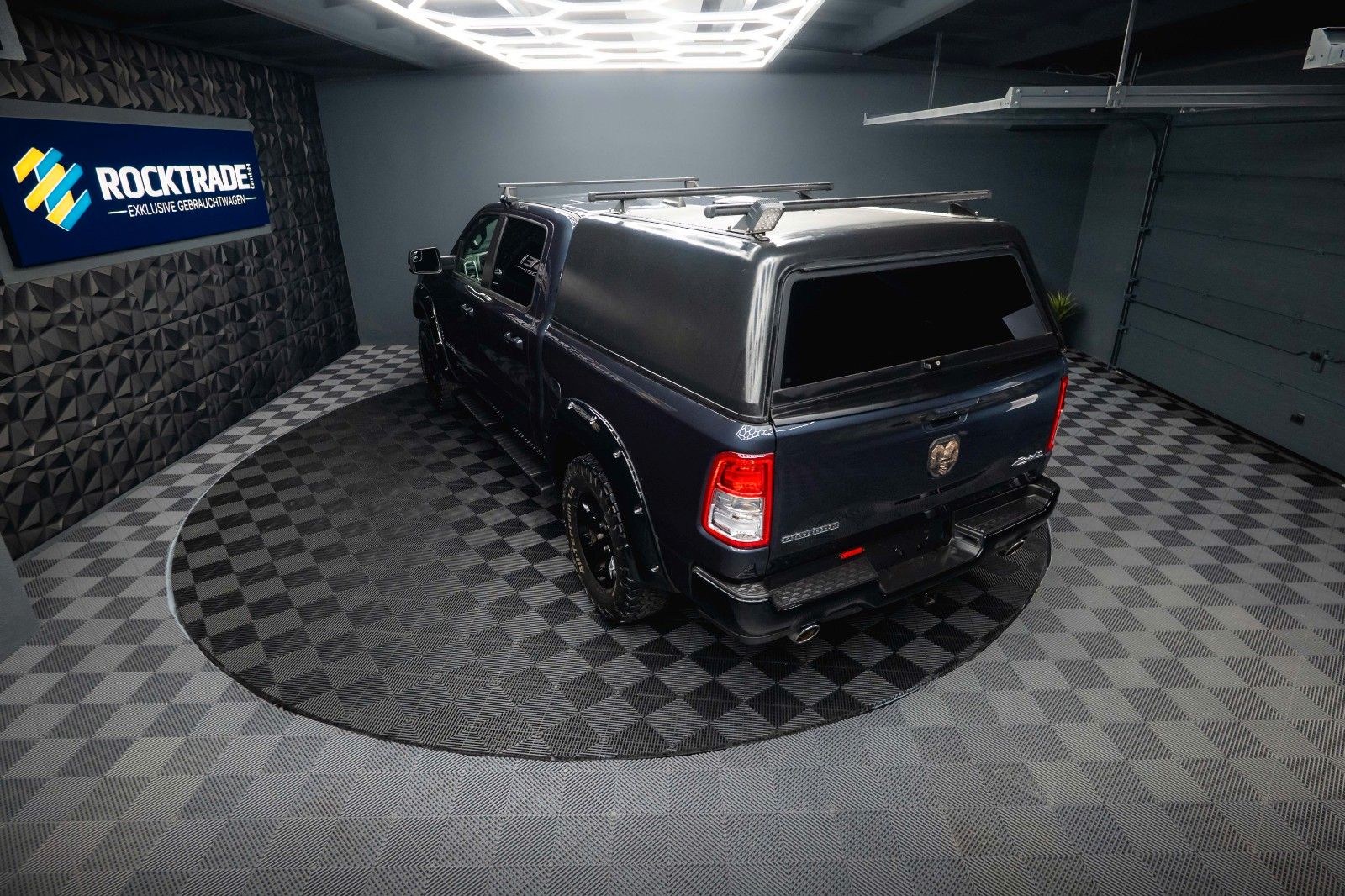 Fahrzeugabbildung Dodge RAM 5.7 V8 HEMI 4x4 Offroad Night LPG Hardtop