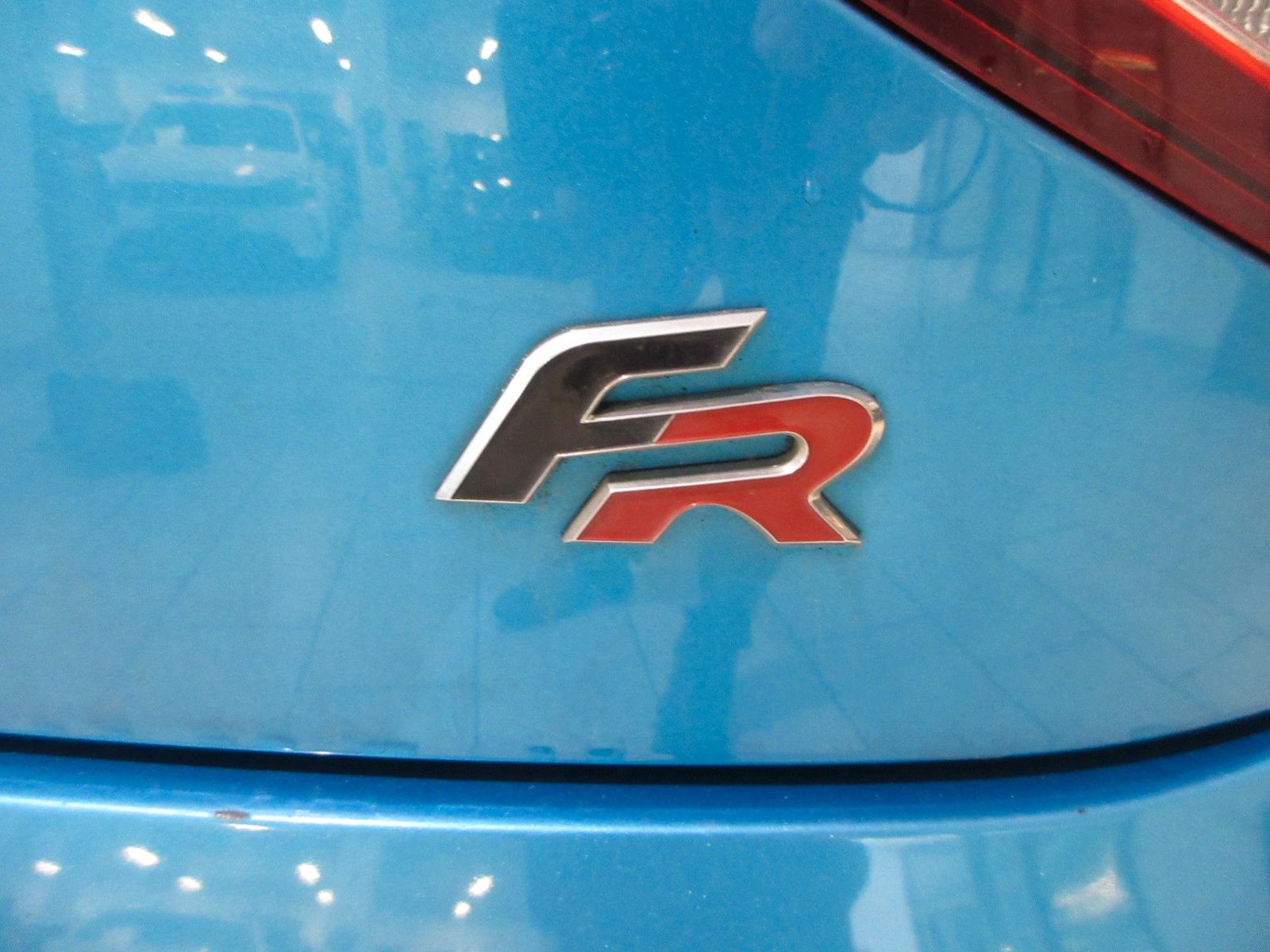 Fahrzeugabbildung SEAT Leon 1.8T FR LED/SHZ/PDC/18"ALU/TEMPOMAT