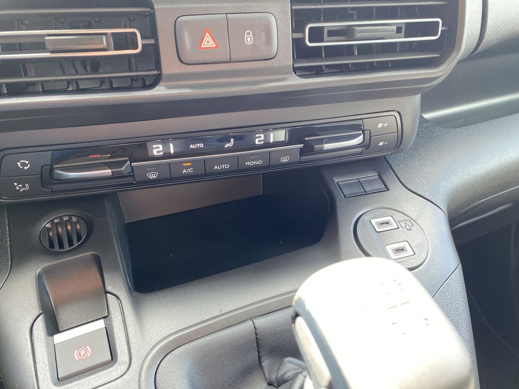 Fahrzeugabbildung Citroën Berlingo M Benzin 110 PLUS *Sitzh.*Cam*Klimaau.*