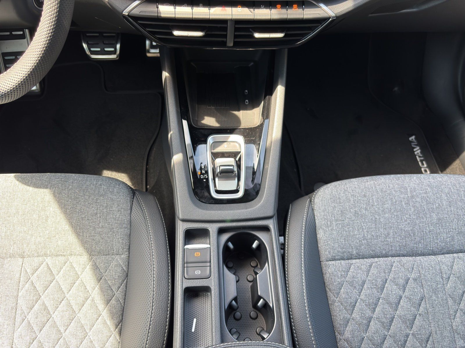 Fahrzeugabbildung SKODA Octavia Sportline 1,5 TSI mHEV 110 kW DSG