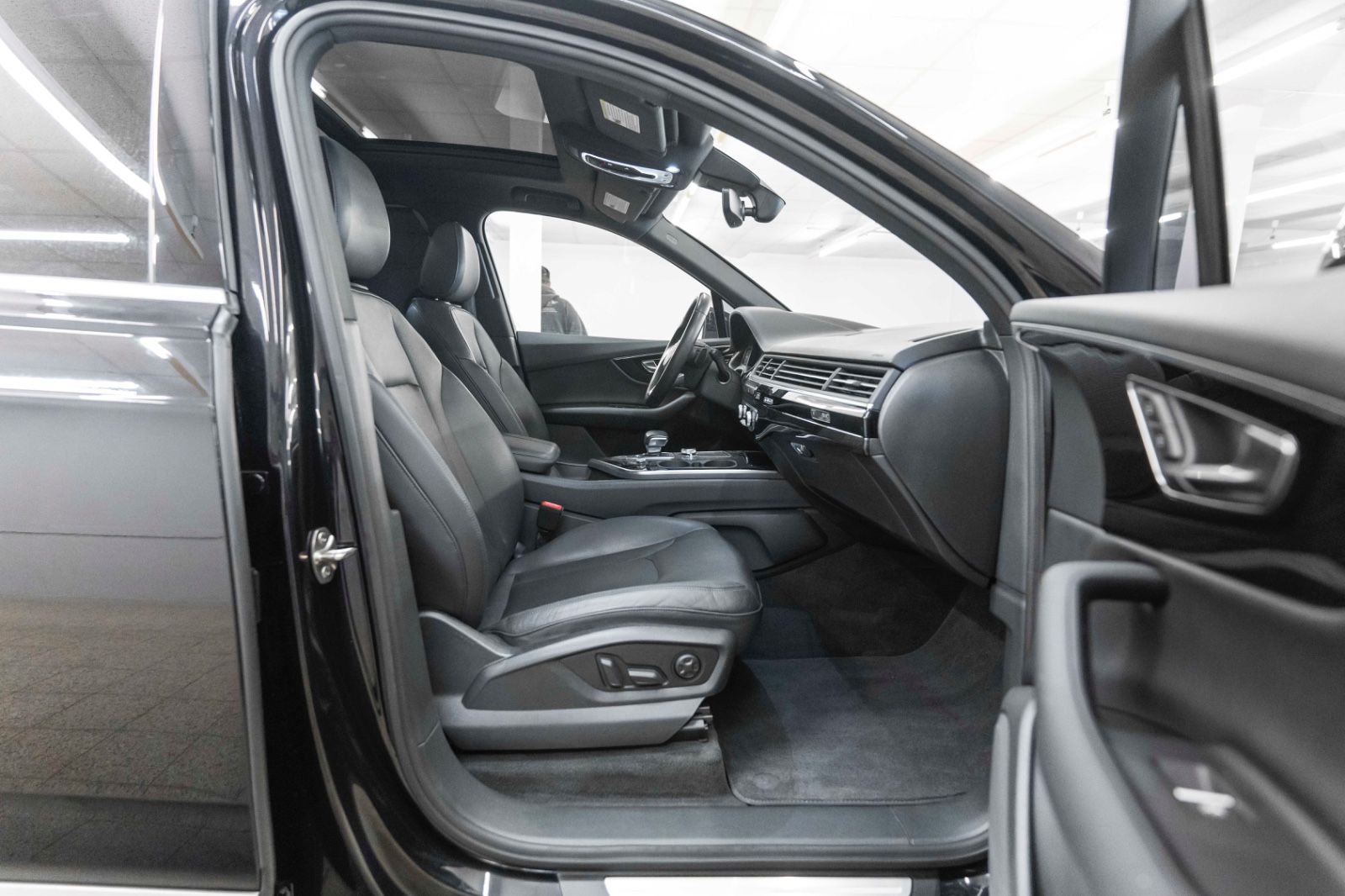 Fahrzeugabbildung Audi Q7 3.0 TFSI Quattro LED 360° AHK NAV 7SITZER