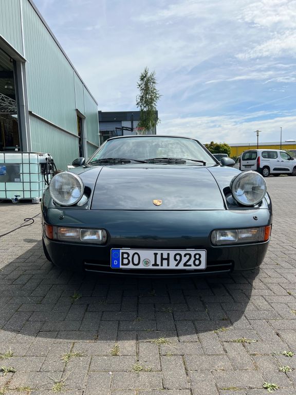 Porsche 928