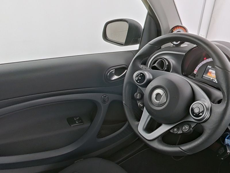 Fahrzeugabbildung Smart EQ passion 22KW+WINTER.P+ALLWETTER+LED+CARPLAY