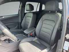 VW Tiguan 2.0 TDI R-Line 4M Matrix Sthzg Black 20'' VW Tiguan 2.0 TDI R-Line 4M Matrix Sthzg Black 20''