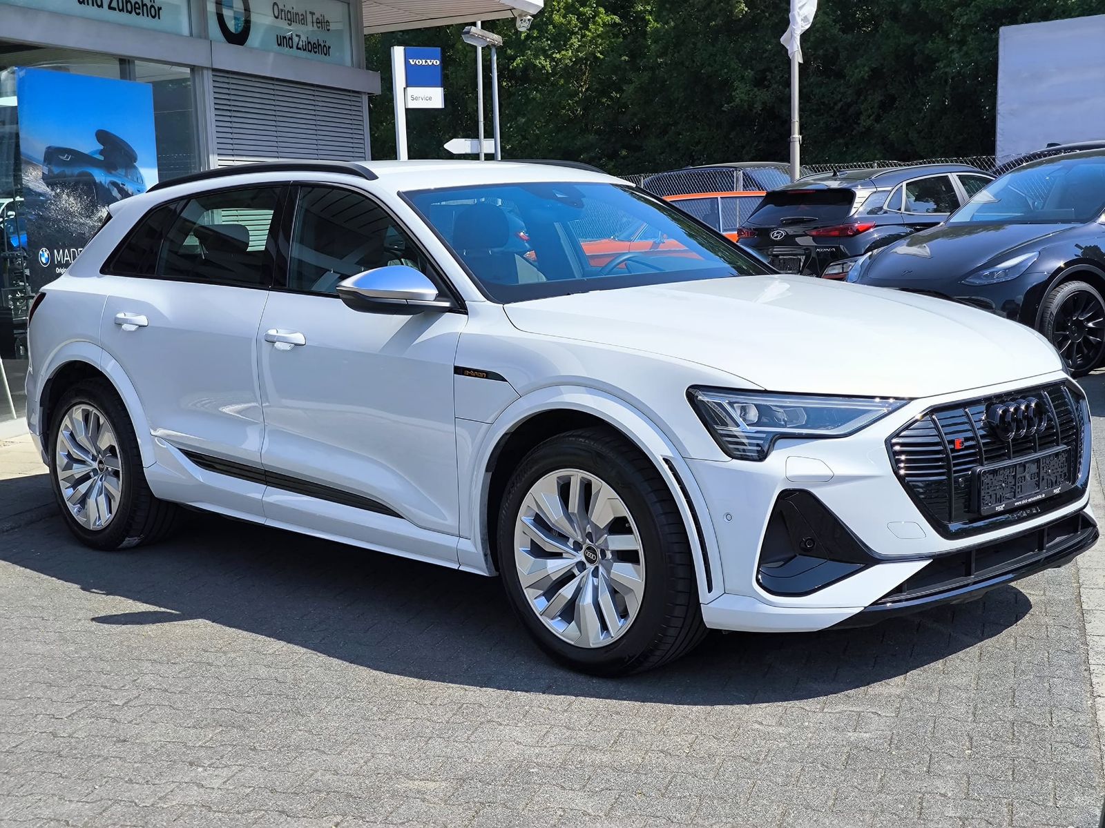 Fahrzeugabbildung Audi e-tron S LINE BLACK EDITION LED+SHZ+KAM+B&O+ACC+