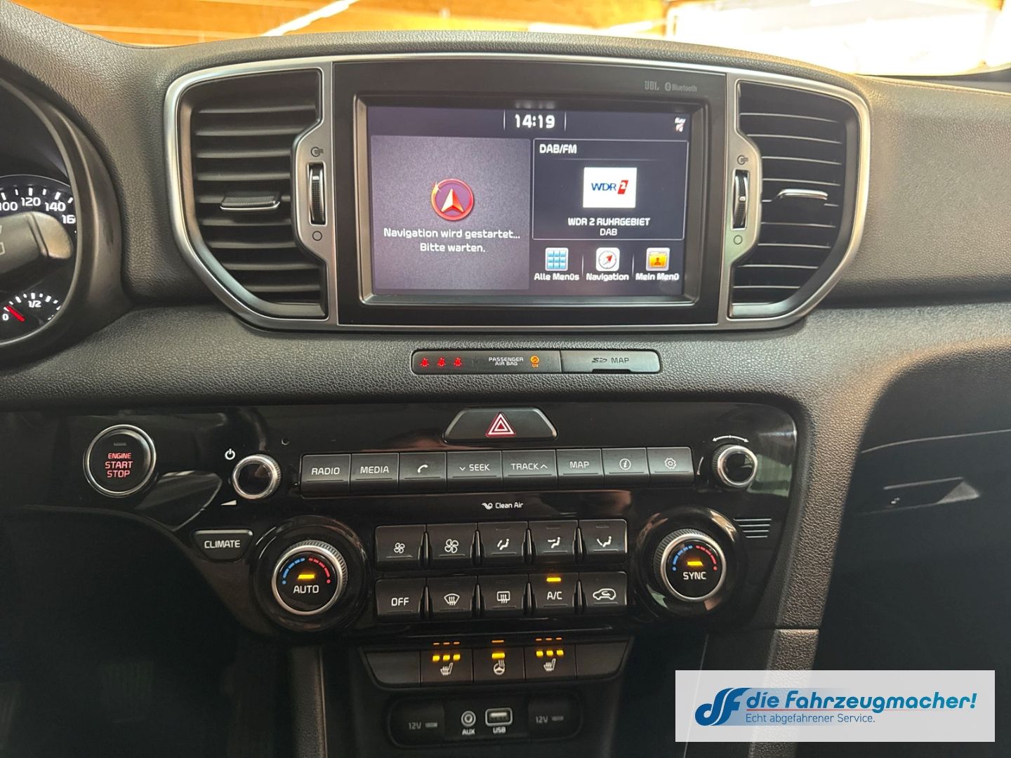 Fahrzeugabbildung Kia Sportage Dream Team 2WD Navi Leder Soundsystem M