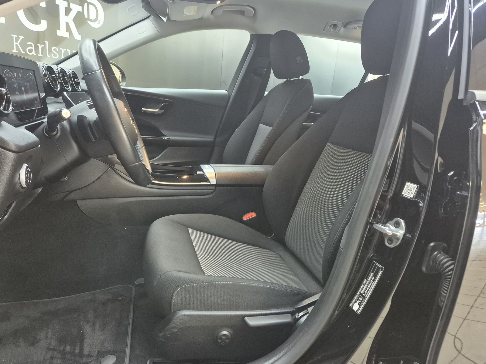 Fahrzeugabbildung Mercedes-Benz C 180 T CGI 9G NAVI+LED+SHZ+KAMERA+TEMP+DAB+LM