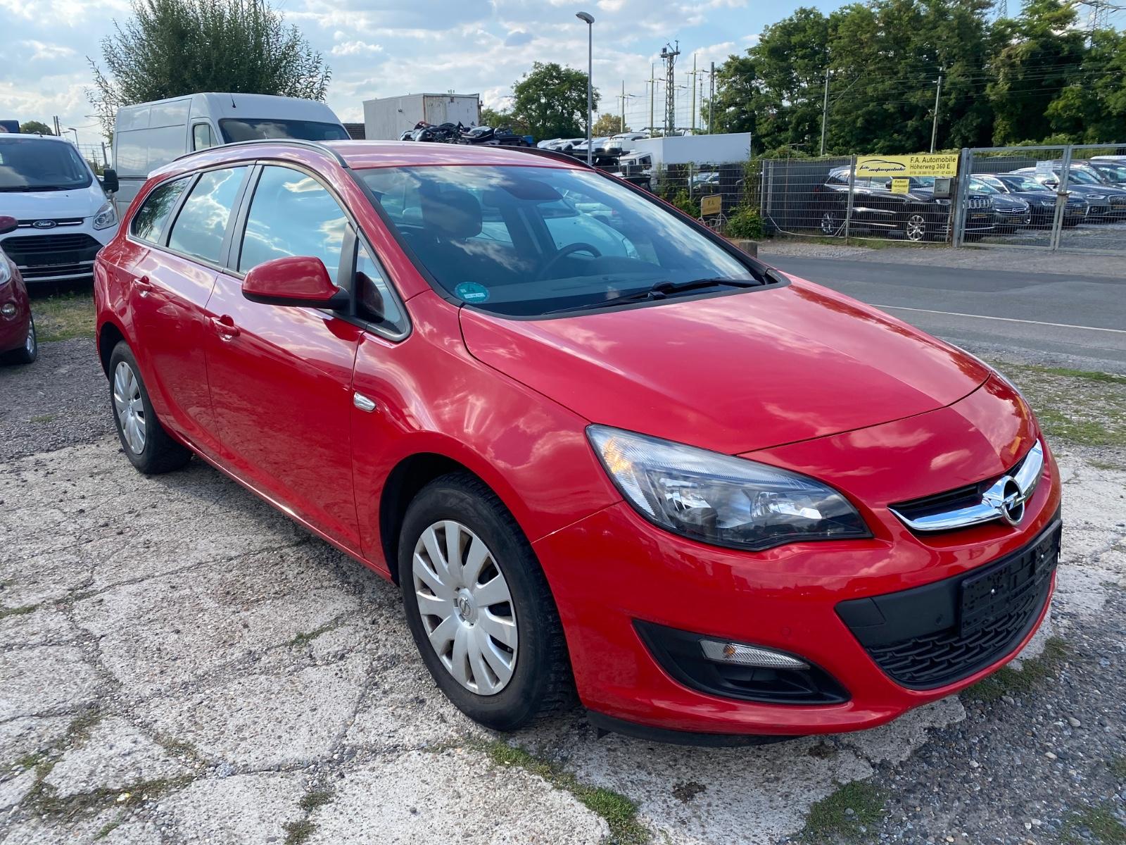 Opel Astra 2014 — rear view