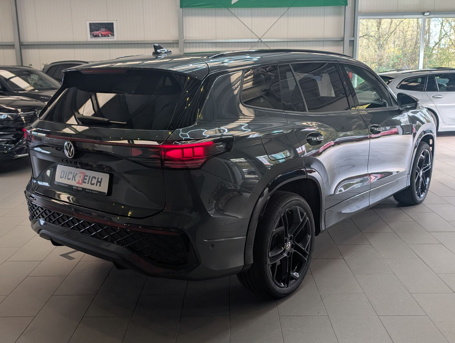 Fahrzeugabbildung Volkswagen Tayron 2.0TDI 4M R-Line Launch Pano Black AHK 20