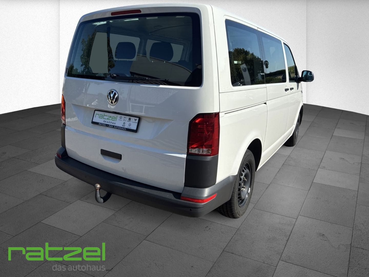 Fahrzeugabbildung Volkswagen T6.1 Kombi KR 2.0 TDI 9-Sitzer AHK DAB Rückfahrk