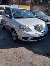 Lancia Ypsilon 1.3 MJT 75 CV Argento - Lancia Ypsilon Argento mit Diesel-Antrieb