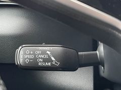 SKODA Karoq Sportline CANTON 4xSHZ AHK 5Jahre Garantie