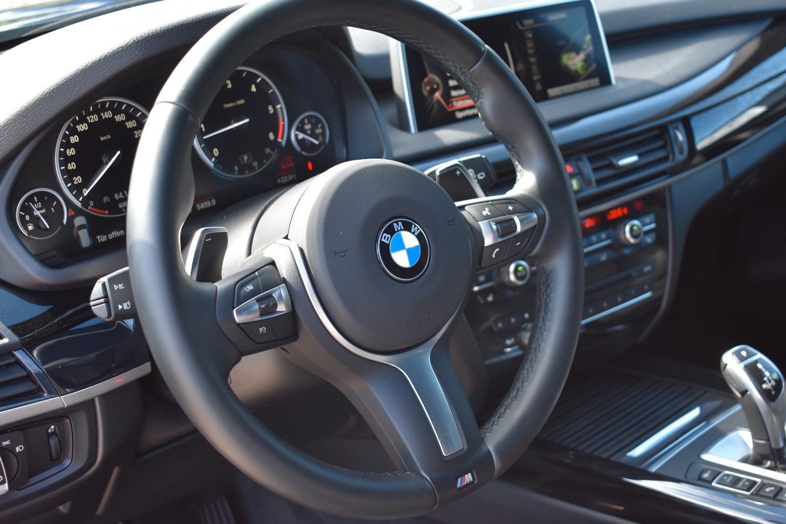 Fahrzeugabbildung BMW X5 40d xDrive M Sport Keyless Pano Kamera LedHUD