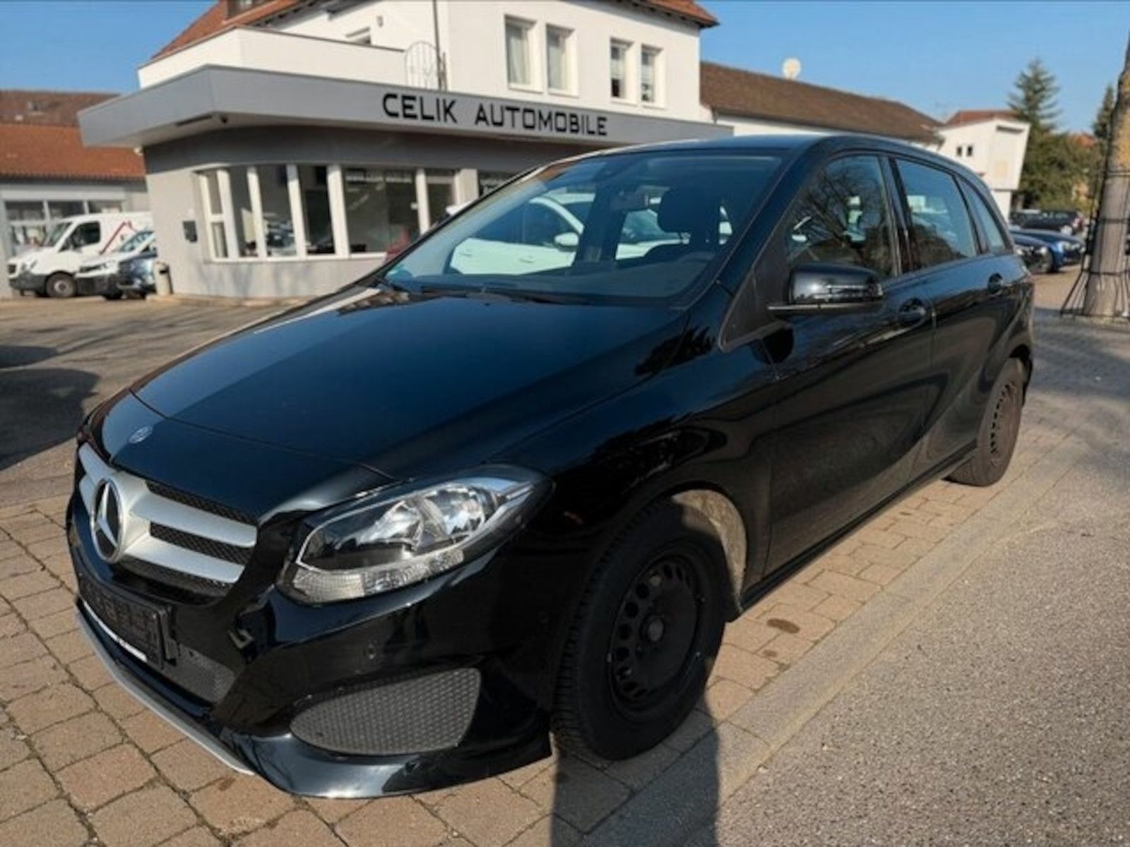 MERCEDES-BENZ B 180