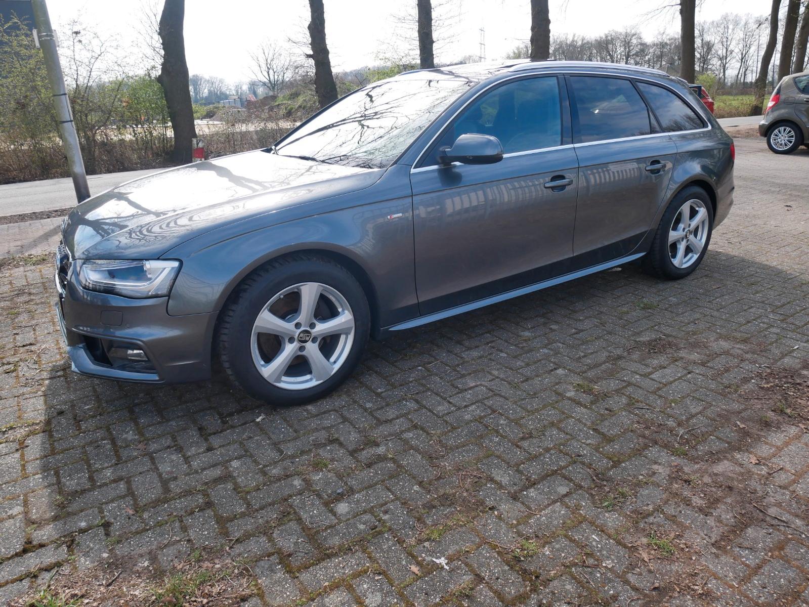 Audi A4 Avant S line Sportpaket / plus quattro Pano