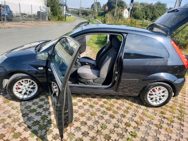 Ford Fiesta 1,4l LPG TÜV ahk 8x Bereift klima