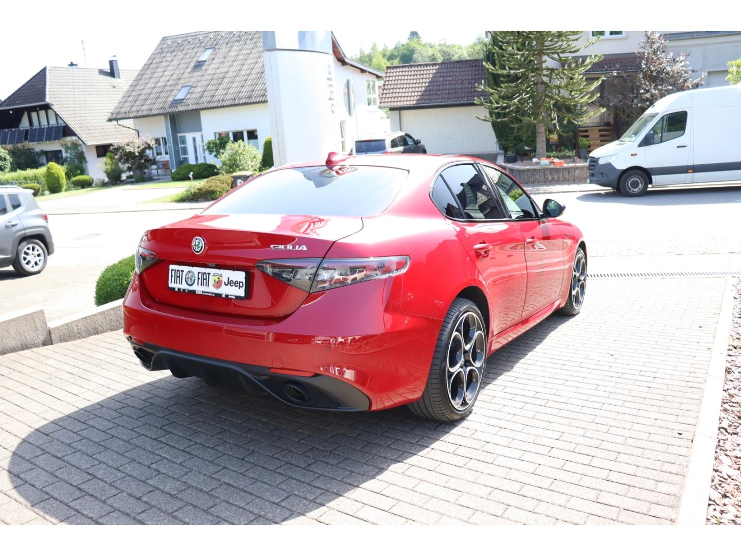 Alfa Romeo Giulia COMPETIZIONE 2.0 TURBO 16V 280 PS AT8 Q4