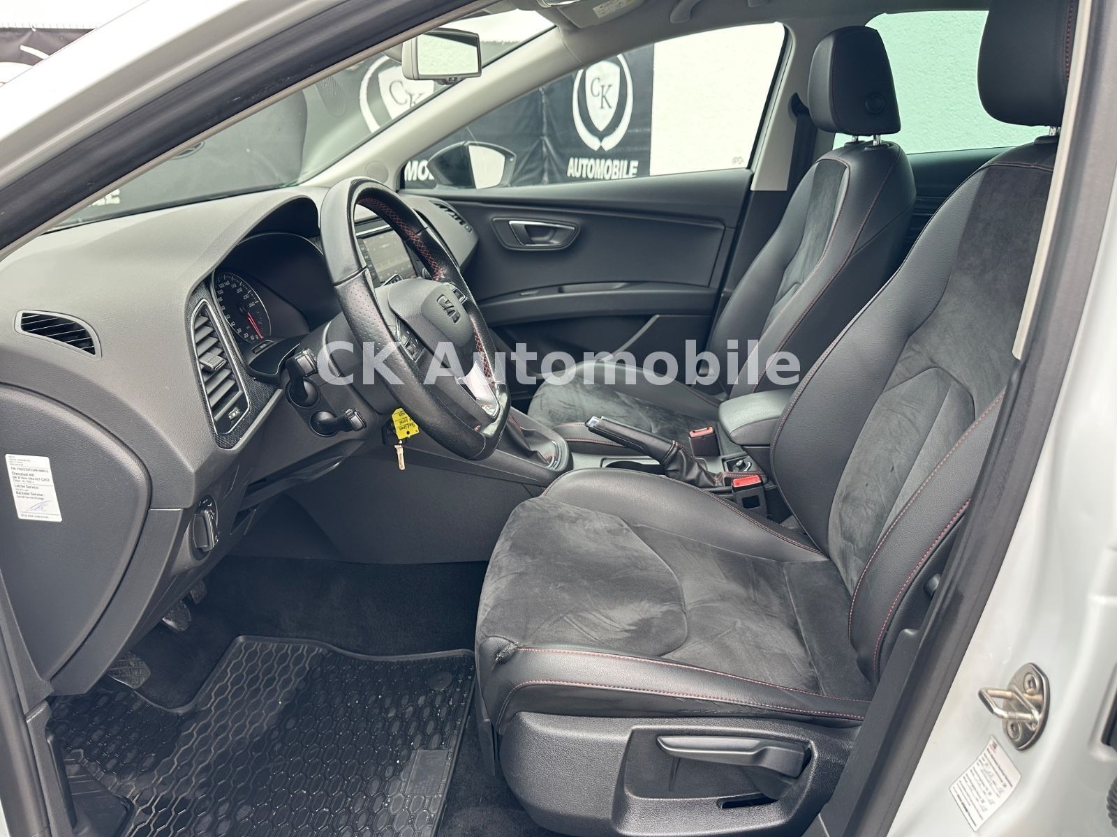 Fahrzeugabbildung SEAT Leon FR 2.0 TDI/Navi/LED/Alcantara/SHZ/PDC