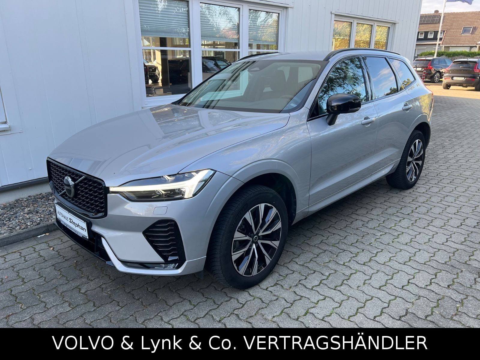 Volvo XC60 B4 Diesel Automatik AWD Plus Dark AHK foto 1