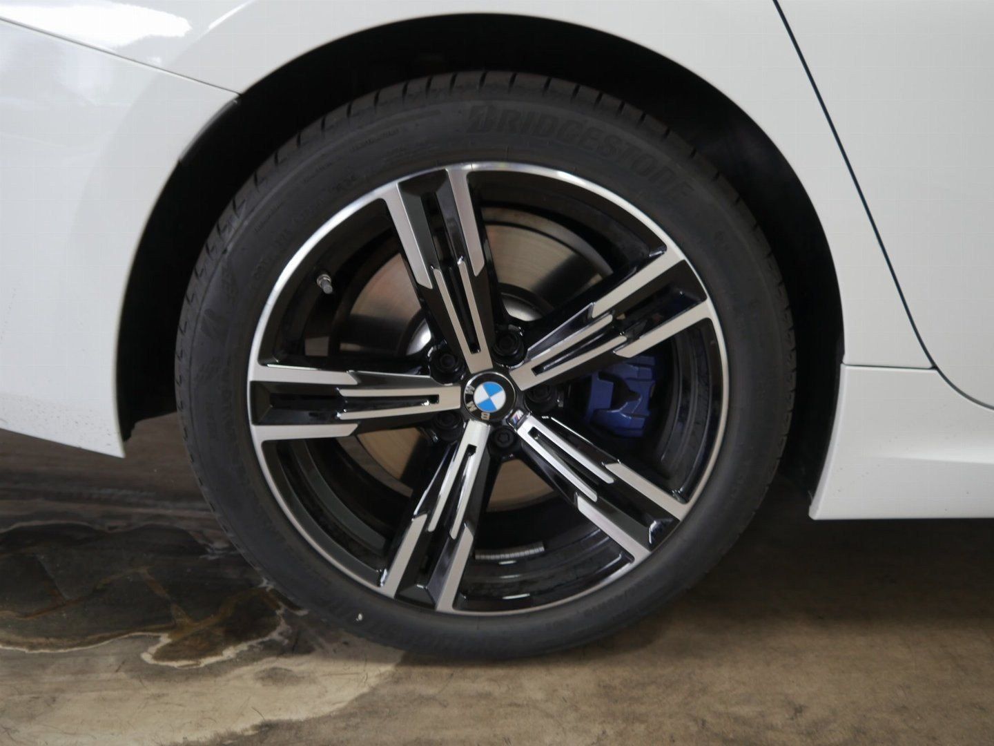 Fahrzeugabbildung BMW 330d xDrive M Sportpaket | Panorama-Glasdach