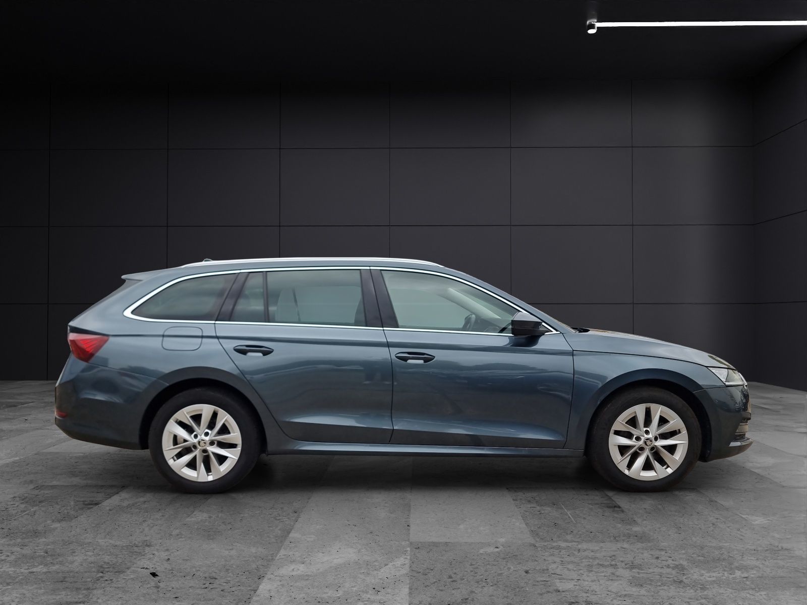 Fahrzeugabbildung SKODA Octavia Combi TDI First-Edition DSG LED Navi PDC