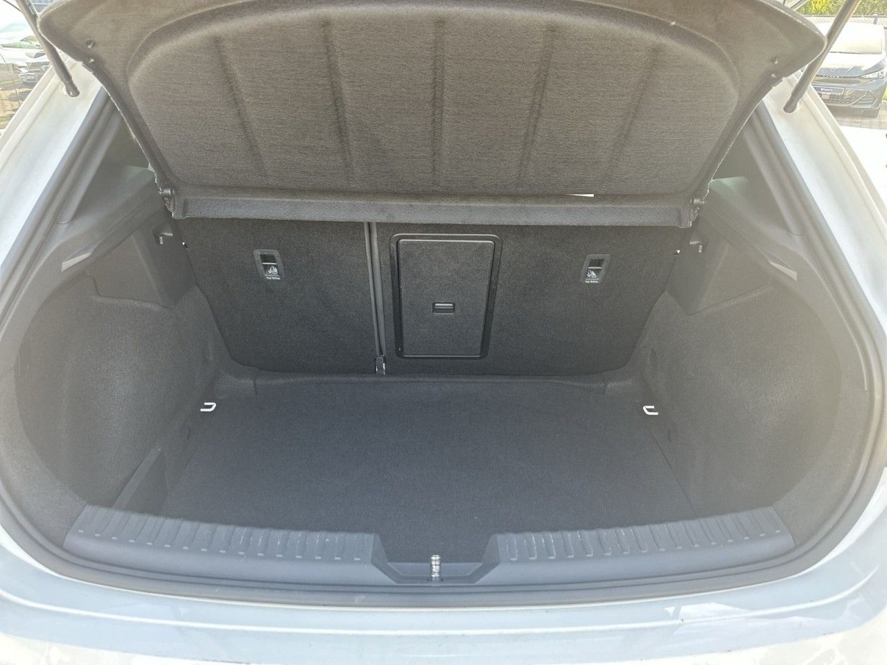 Fahrzeugabbildung CUPRA Leon 1.5 eTSI 150 PS DSG