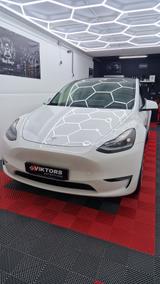 Tesla Model Y Long Range Dual Motor AWD Long Range - Tesla Model Y: Limousine