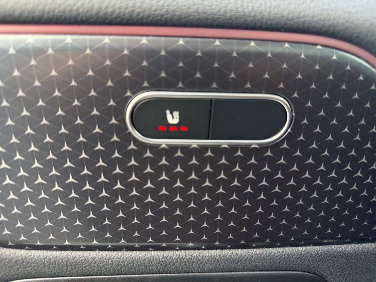 Fahrzeugabbildung Mercedes-Benz EQB 250+ BONUS+DISTRONIC+LENKRADHEIZ+AMBIENTE+