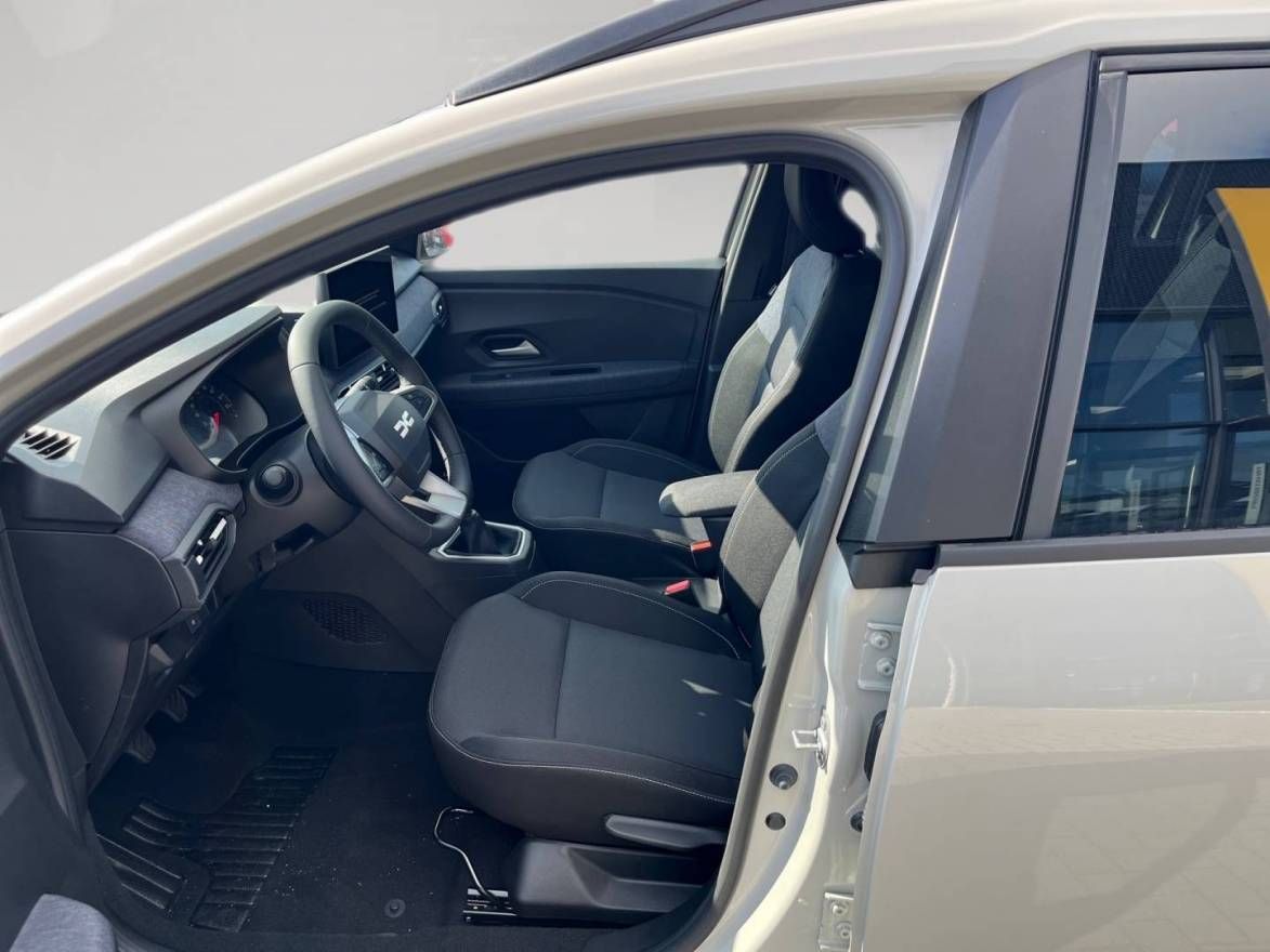 Fahrzeugabbildung Dacia Jogger Expression TCe 110 7-Sitzer