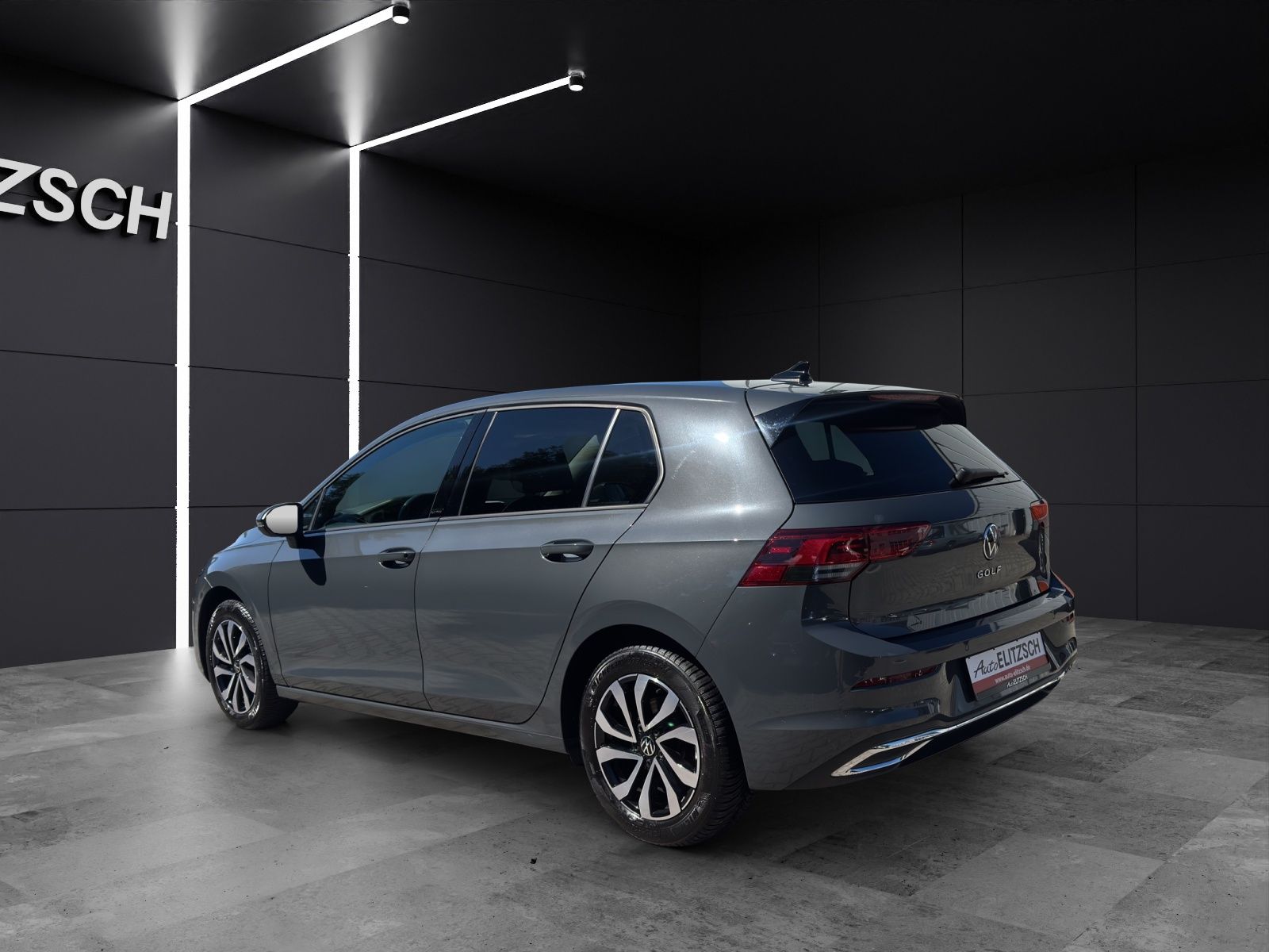 Fahrzeugabbildung Volkswagen Golf VIII Active TDI DSG LED ACC SHZ PDC NAVI AM
