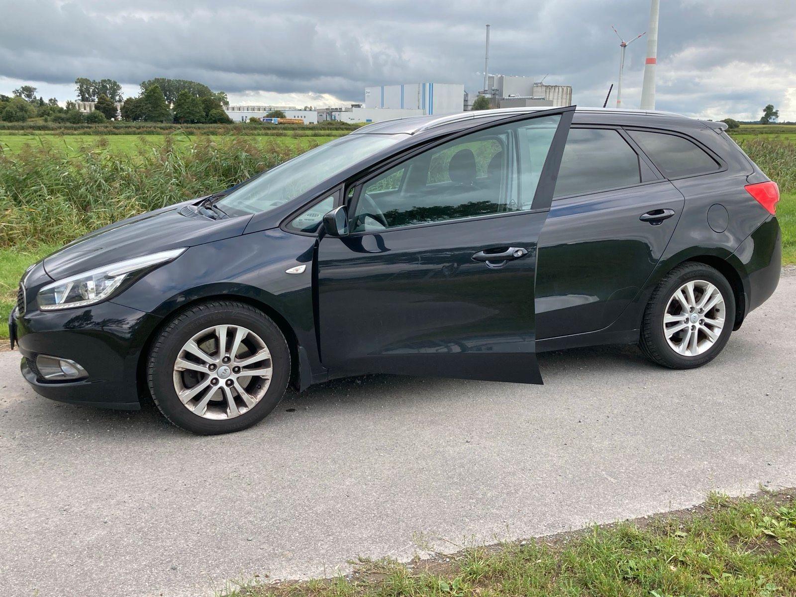 Kia cee'd 2013 — interior