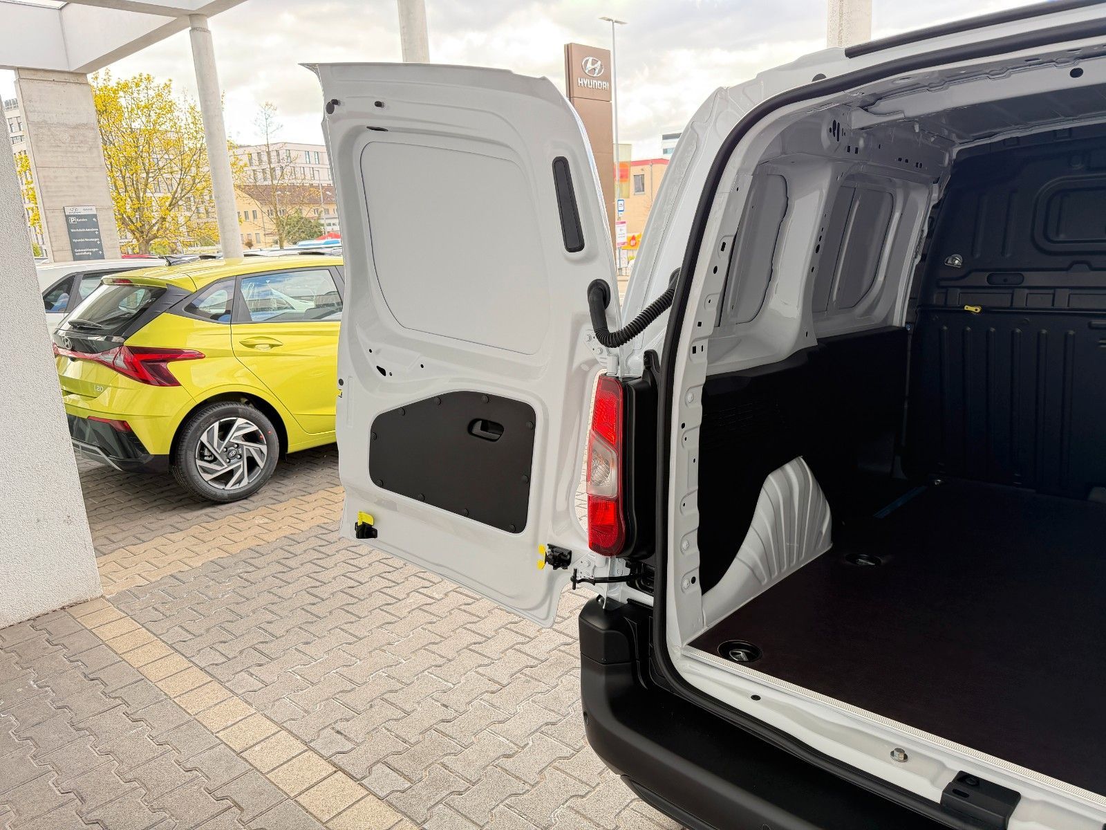 Fahrzeugabbildung Opel Combo E Cargo 1.5 D M Kamera,LED,PDC,Facelift