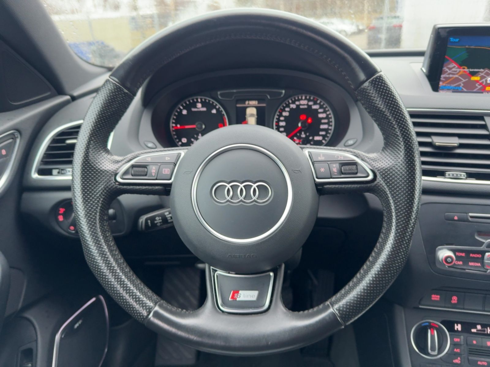 Fahrzeugabbildung Audi Q3 2.0 TDI quattro sport Alu LED AHK Pano. Navi