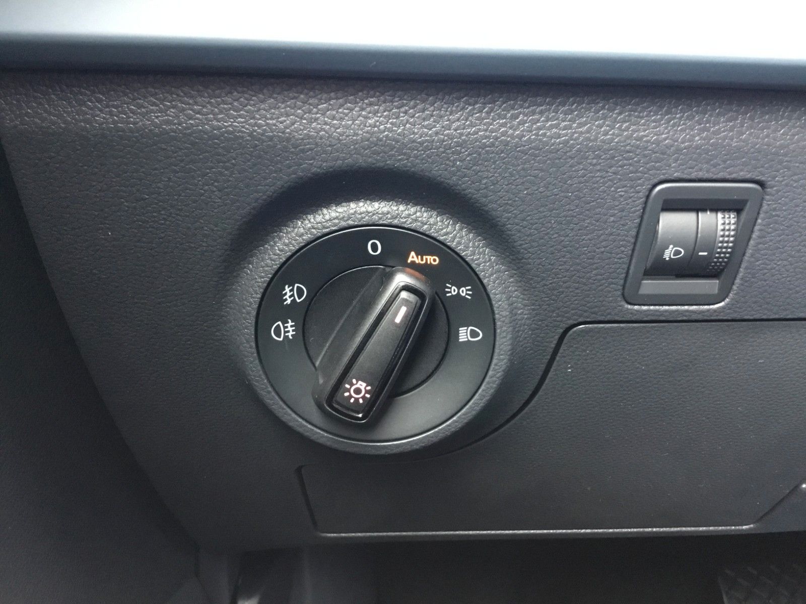 Fahrzeugabbildung SEAT Ibiza 1.0TSI Style DSG+ACC+16"+Navi+LED+FullLink