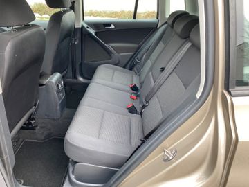 Volkswagen Tiguan - 10