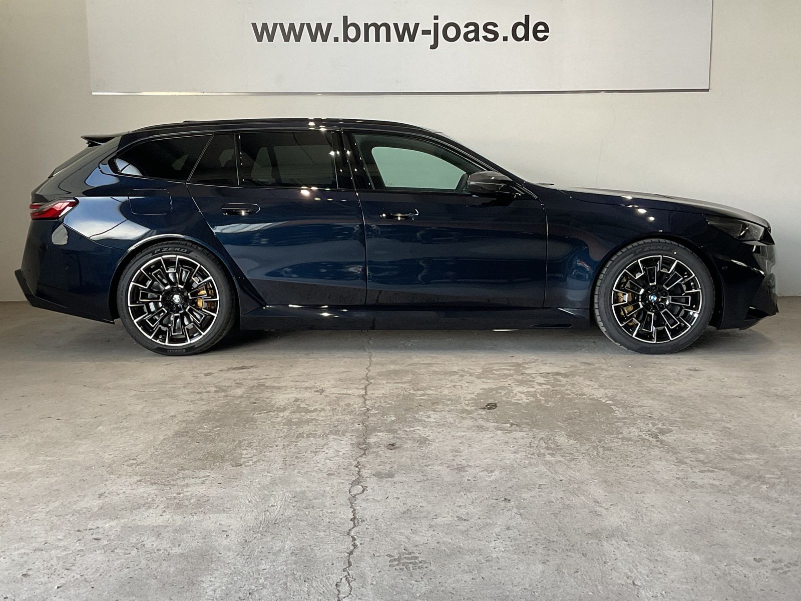 Fahrzeugeinzelansicht 16 Fahrzeugabbildung BMW M5 Touring Ultimate Package, Anhängerkupplung