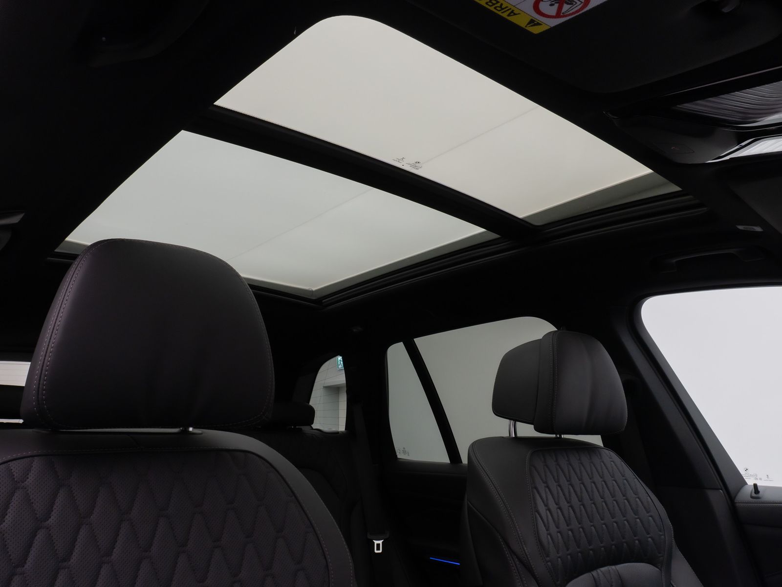 Fahrzeugabbildung BMW X5 xD40d M Sport Panorama Kamera HUD DAB Massage