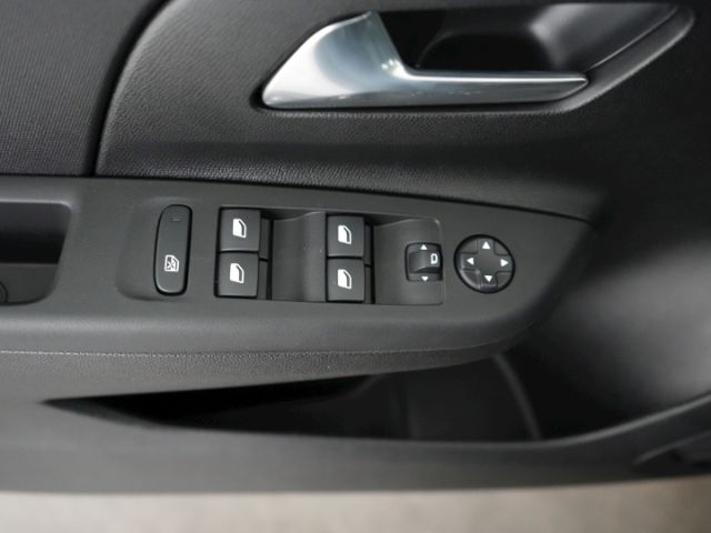 Corsa F FACELIFT EDITION+LED+PARKPILOT HIN+BLUET